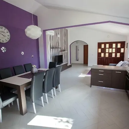 Hotel Tedi 4*